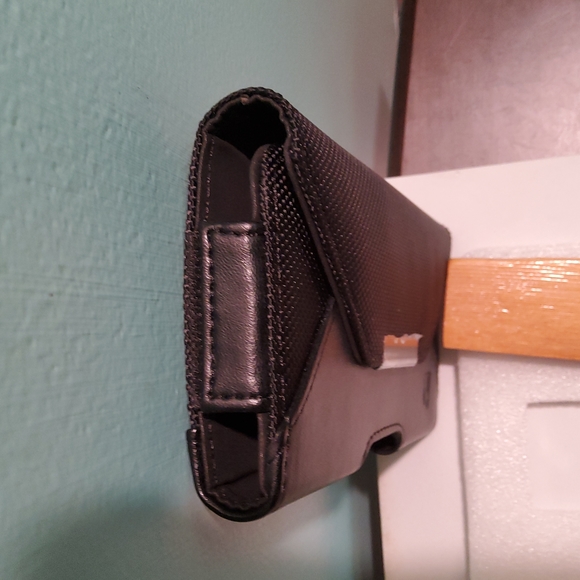 Belt Loop Style Phone Holder - Picture 4 of 8